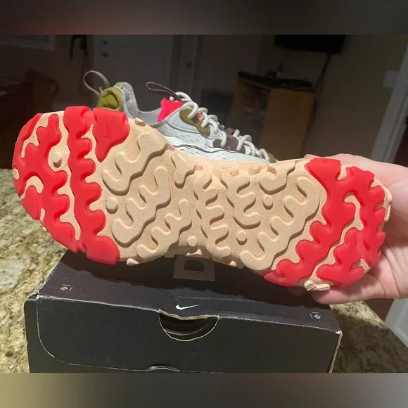 Women’s Nike React Vision Siren Red Workout Sneakers - Picture 7 of 12